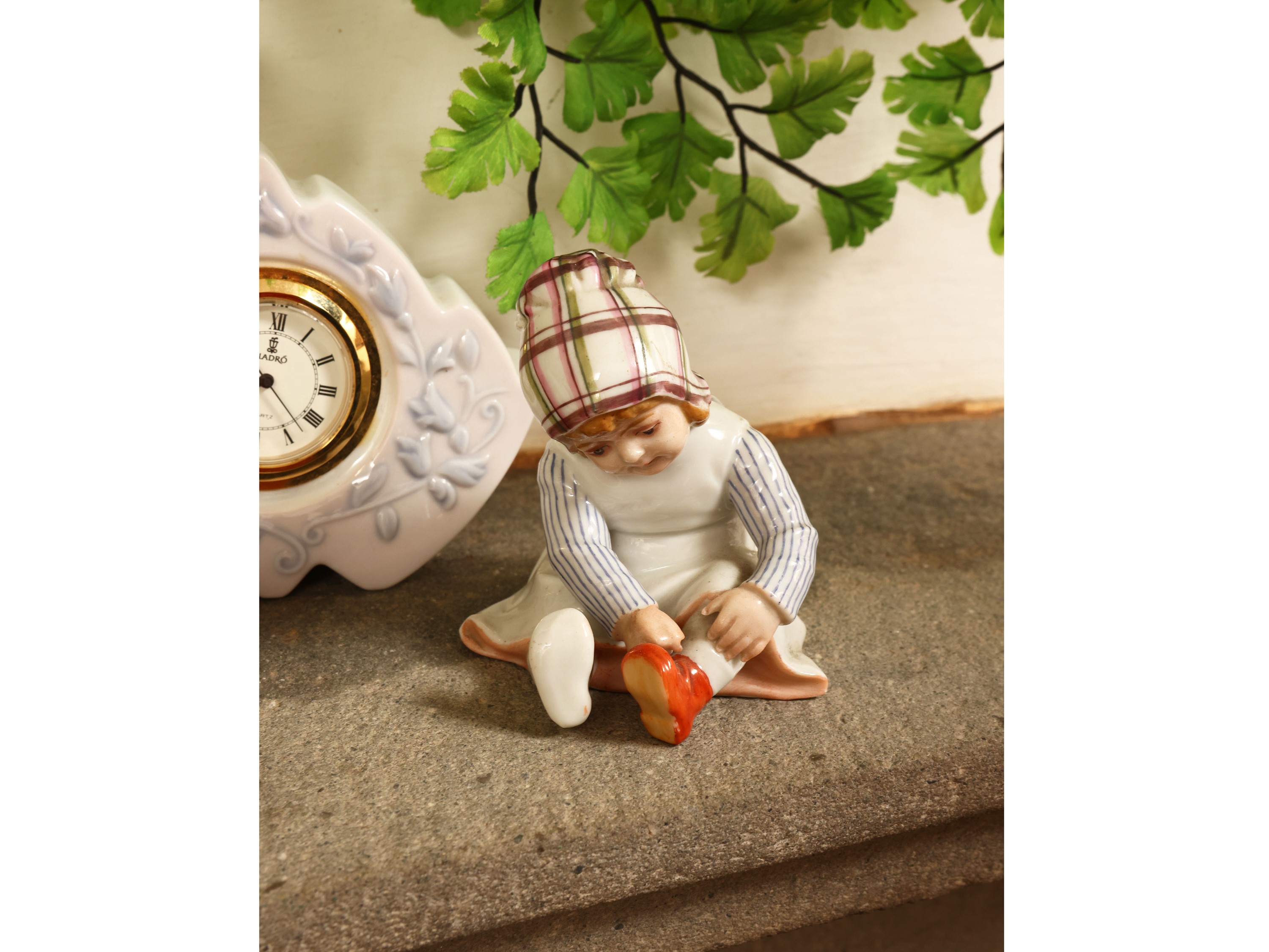 Collezione di quattro figure in porcellana, inclusi gruppi Lladrò
