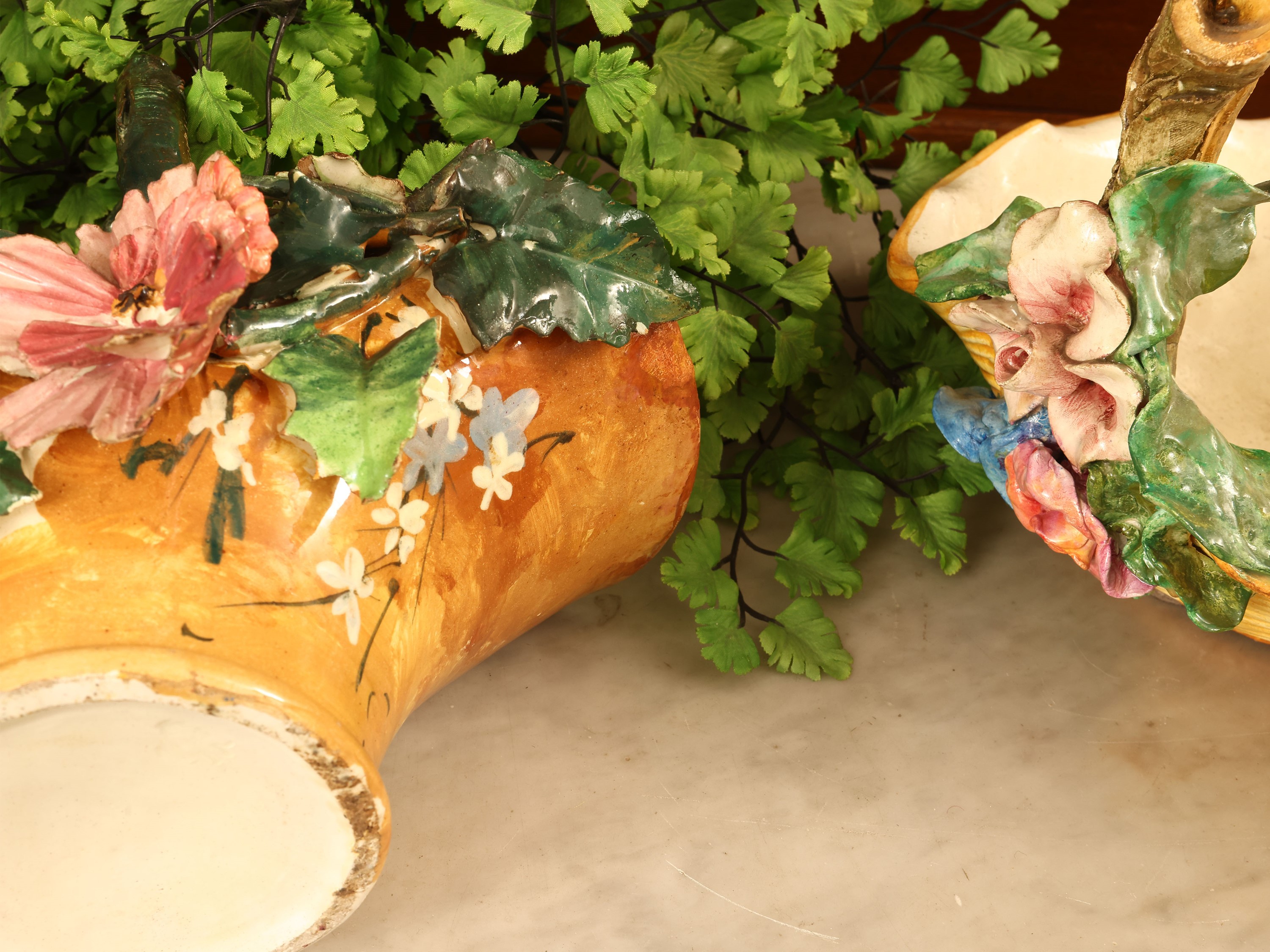 Tre accessori Barbotines in ceramica policroma, inizio del XX secolo