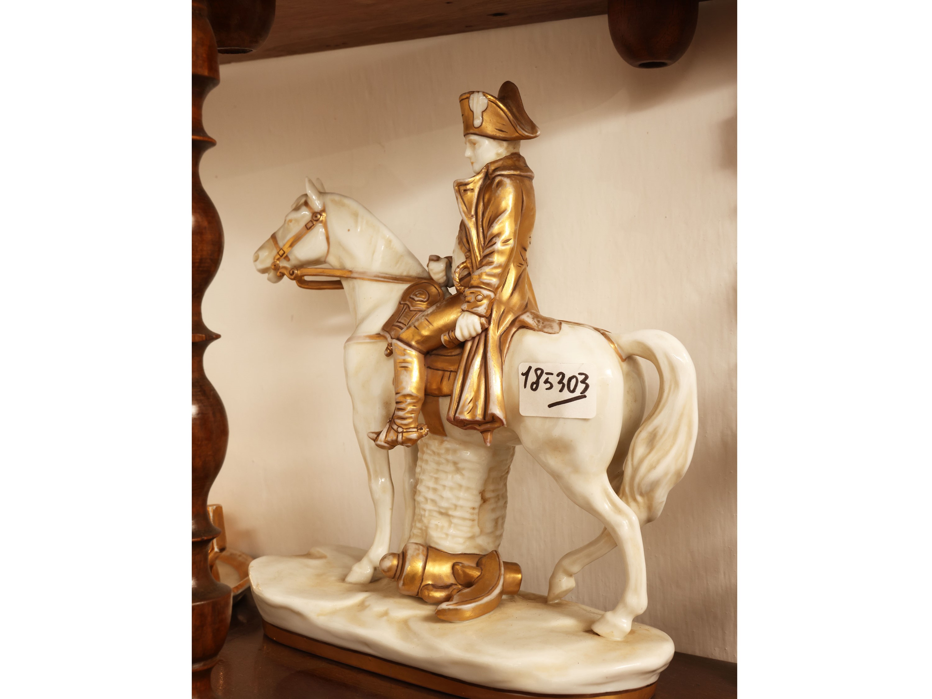 Collezione di piccole figure in porcellana e biscuit