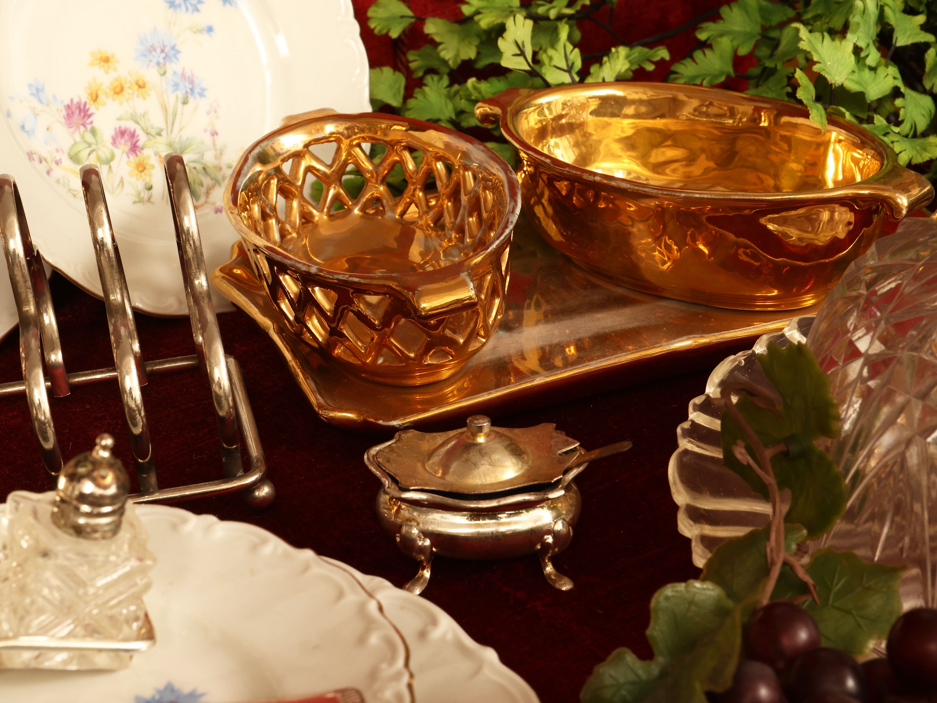 Servizio da brunch, porcellana tedesca con decorazione floreale e accessori in metallo argentato