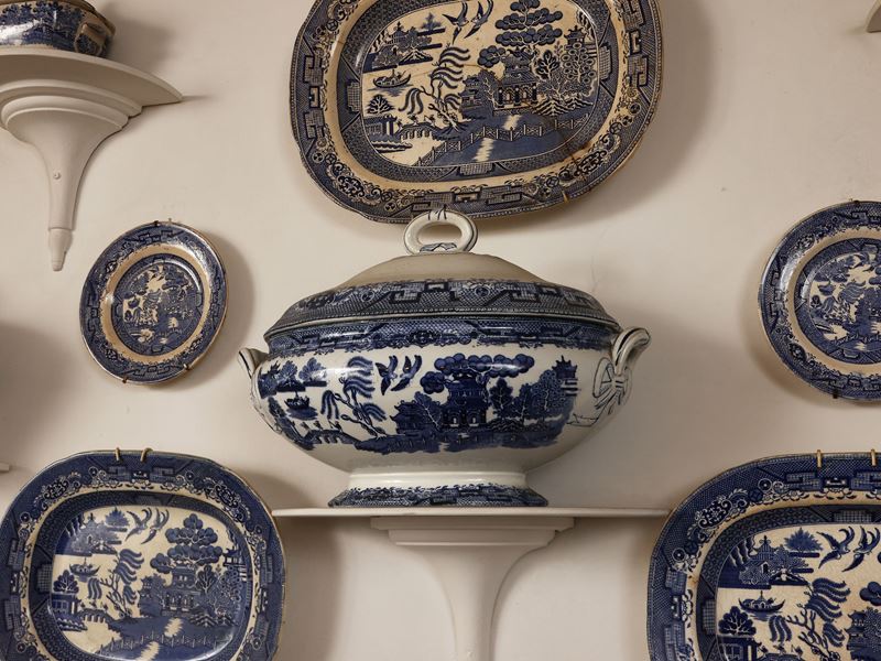 Grande collezione di accessori in terraglia