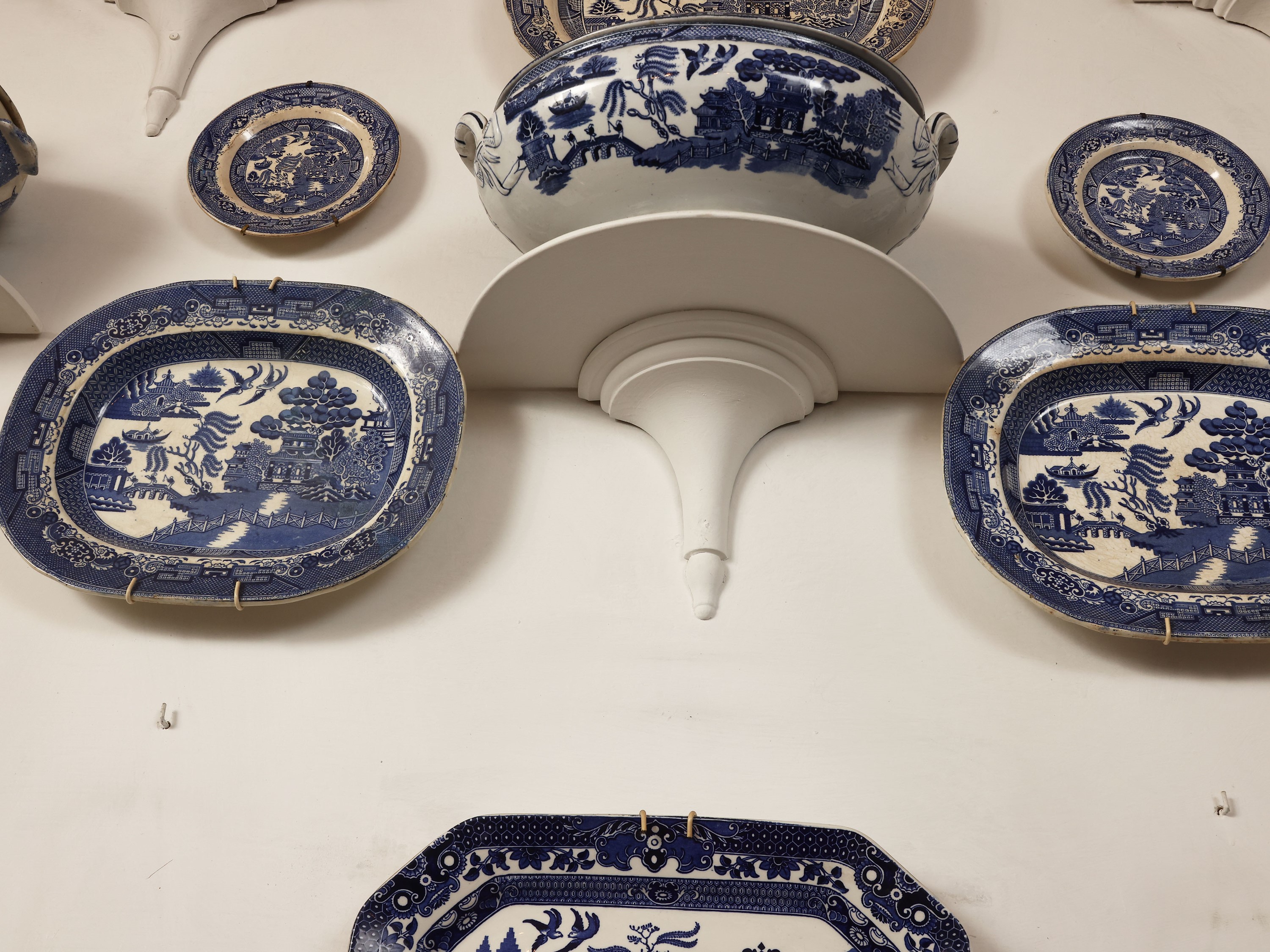 Grande collezione di accessori in terraglia