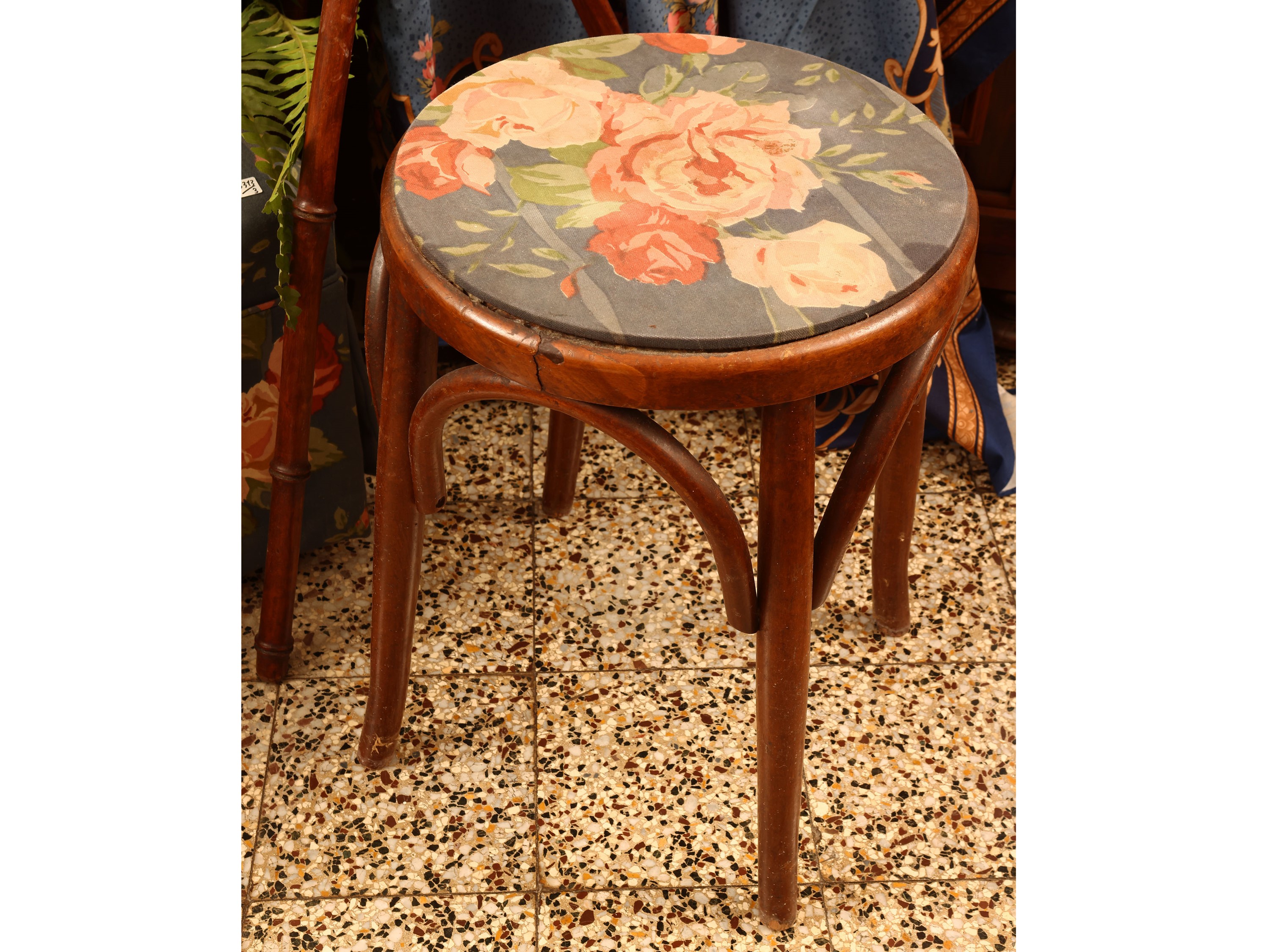 Complemento d'arredo d'epoca, portavasi, panchetto e pouf, XIX/XX secolo