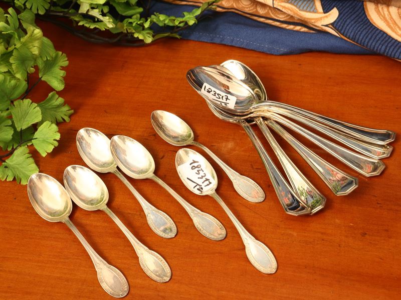 Due set di cucchiaini in argento