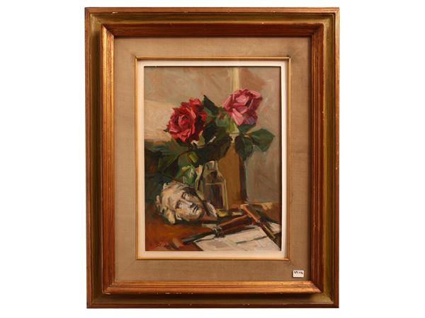 Natura morta con vaso di rose e scultura