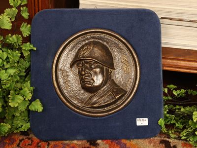 Autore sconosciuto, Ritratto di Benito Mussolini, placca in bronzo a bassorilievo, 1934-35