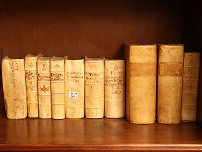 Piccolo lotto di libri antichi di devozione, legature in pergamena, XVIII/XIX secolo