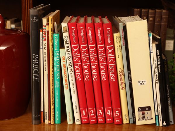 Libri d'Arte: Bambole e Case di bambola  - Asta Stravaganze fiorentine: tra fiaba e collezionismo - Maison Bibelot - Casa d'Aste Firenze - Milano
