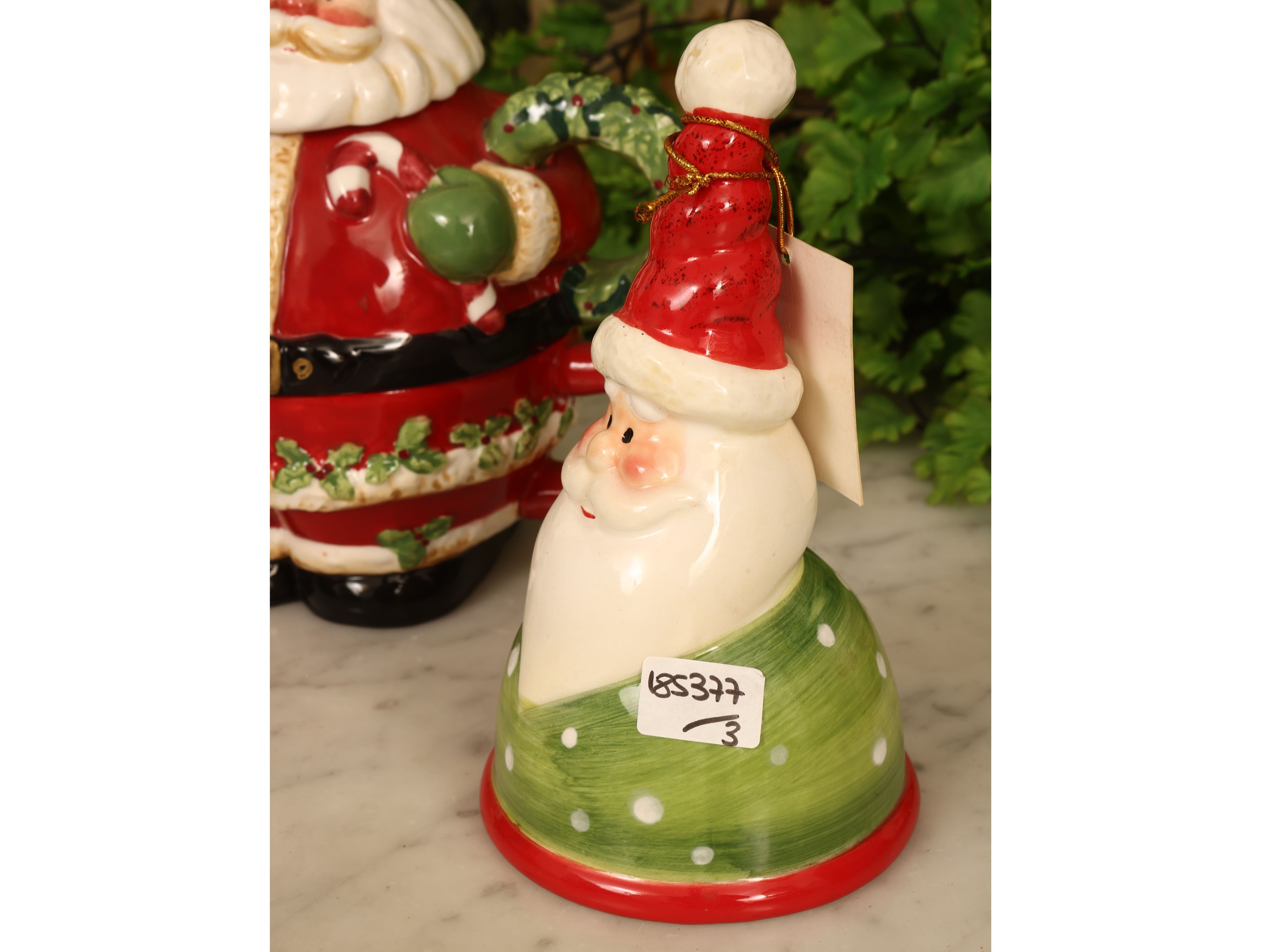 Tre ninnoli natalizi in ceramica, altezza da cm 15 a cm 24