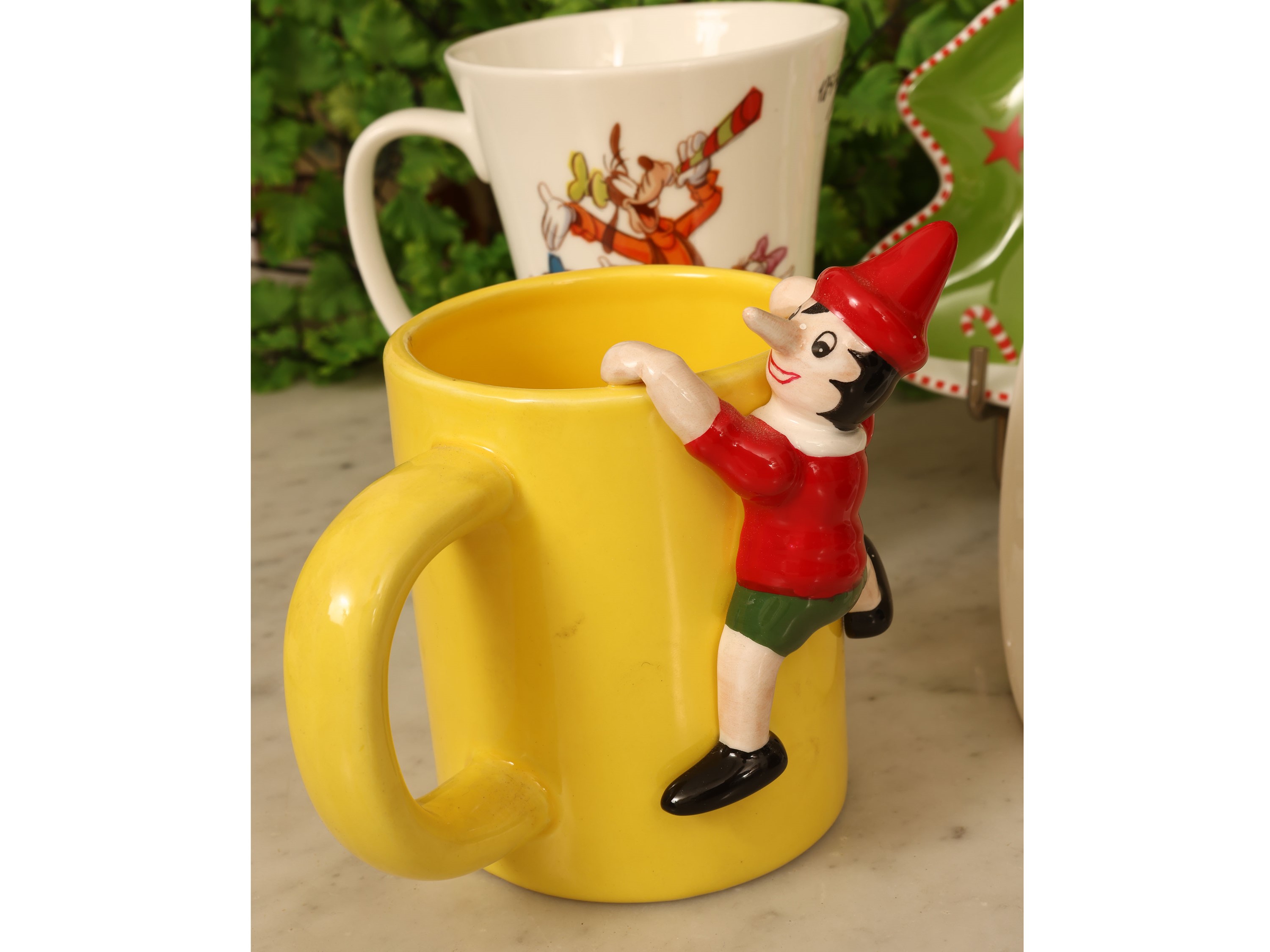 Oggetto decorativo in ceramica, Curiosità Disney