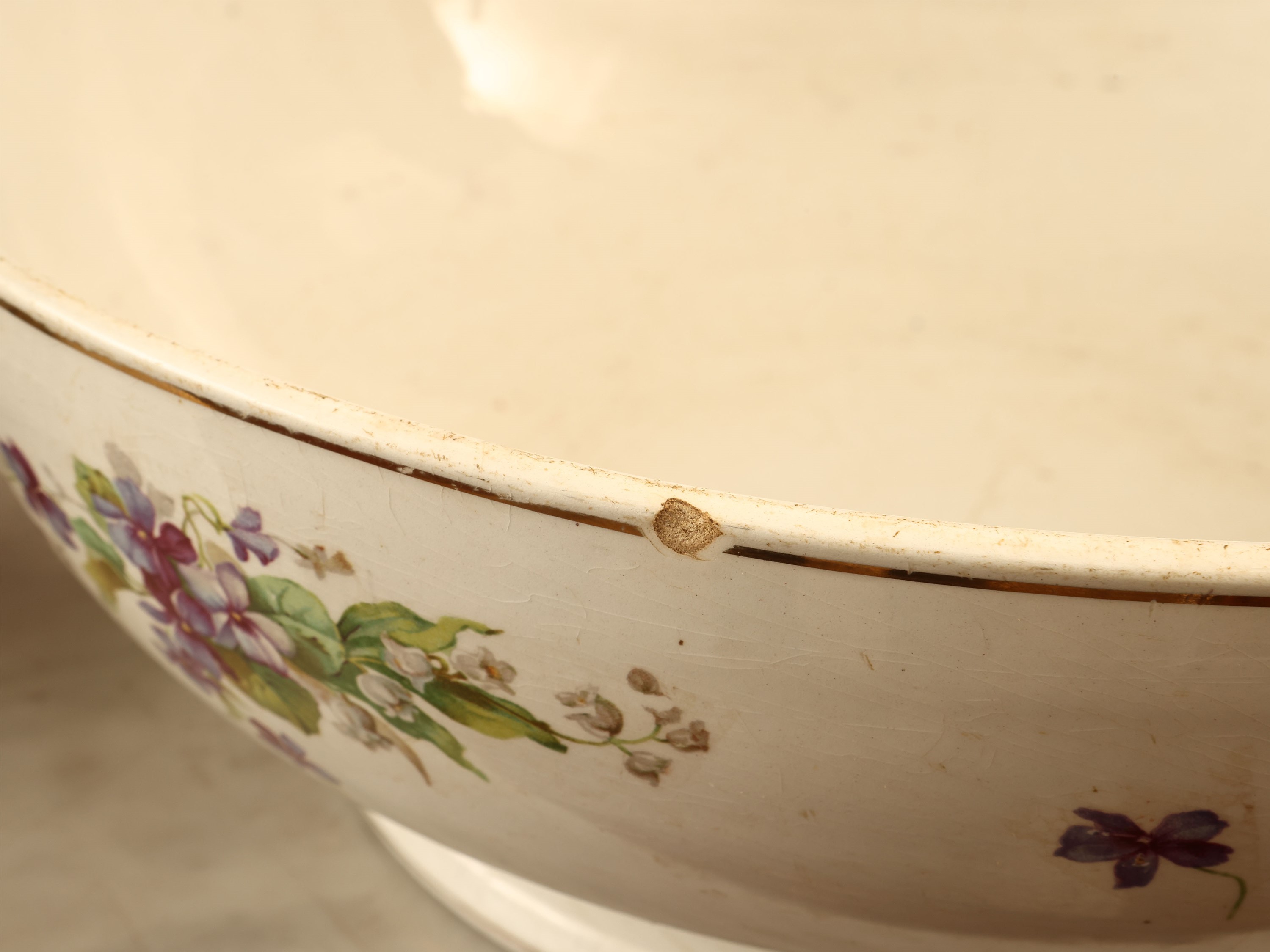 Accessori per la tavola, composto da terraglia Laveno, vetro e vassoio decorato