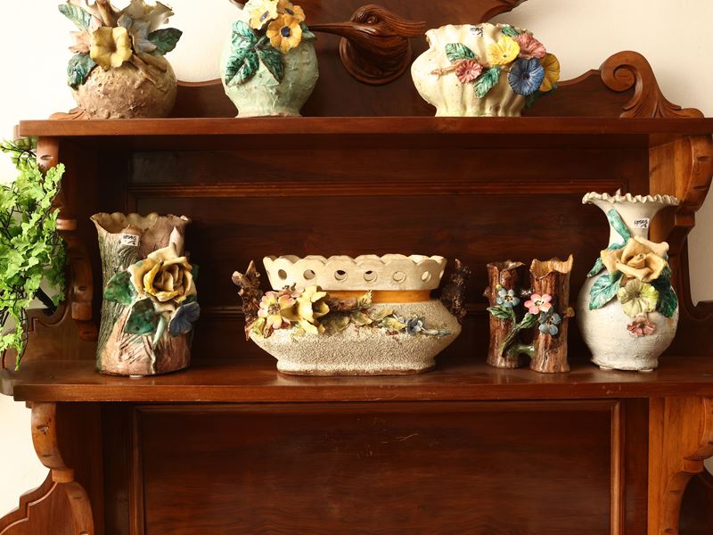Accessori Barbotine in ceramica policroma, inizio del XX secolo