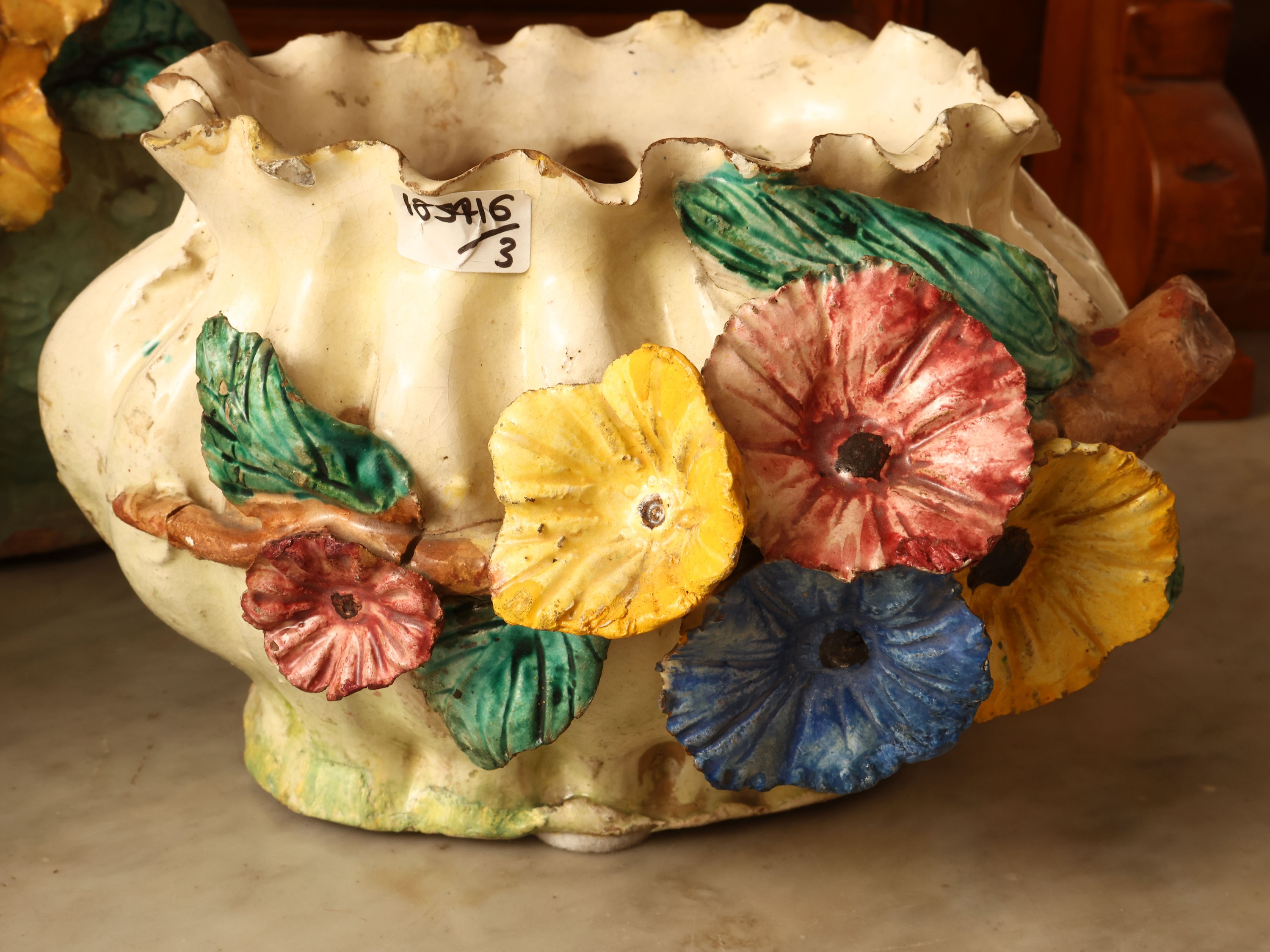 Autore ignoto, Tre vasi Barbotine in ceramica policroma