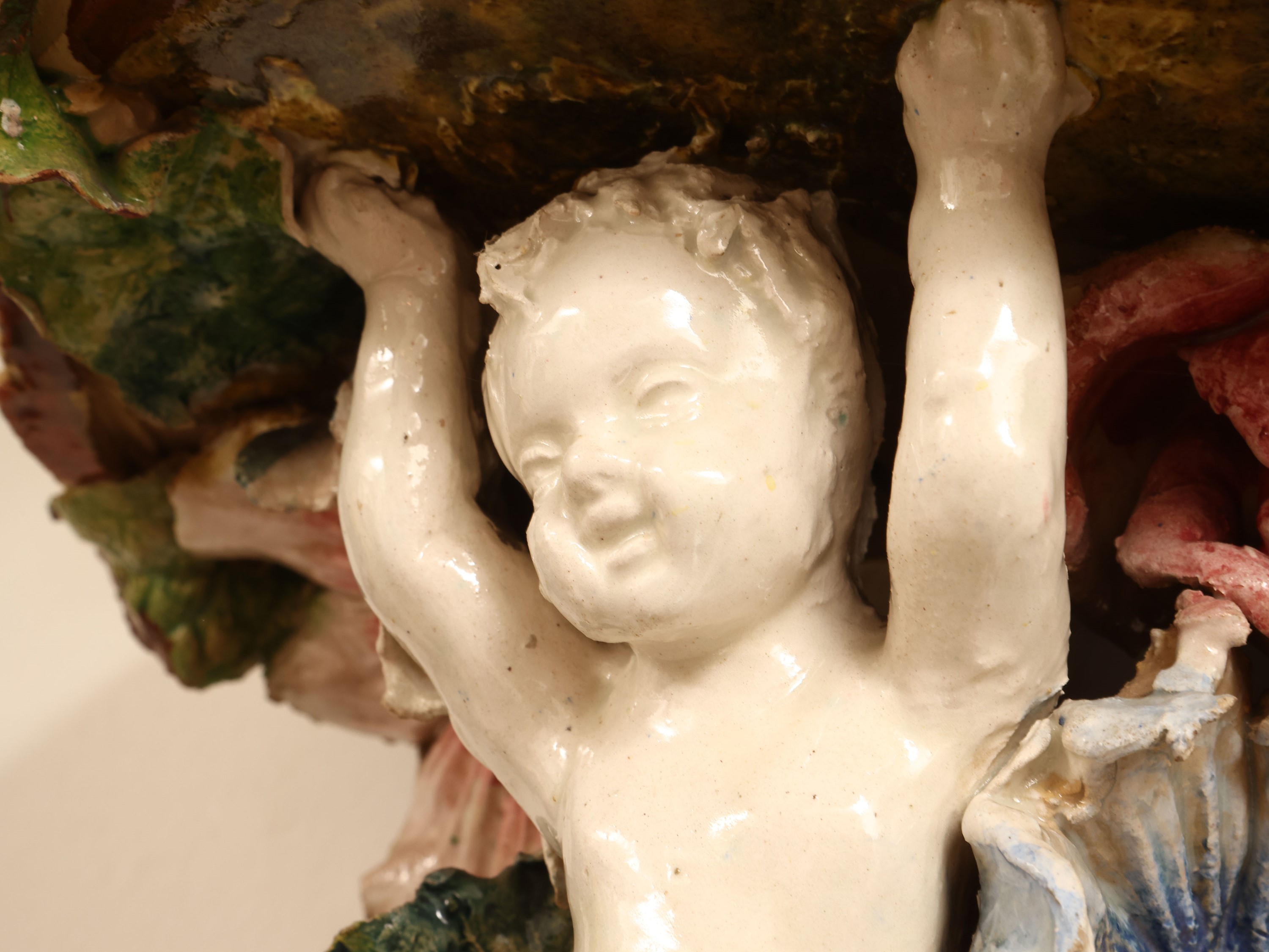 Mensola in terraglia policroma, Italia meridionale, inizio del XX secolo