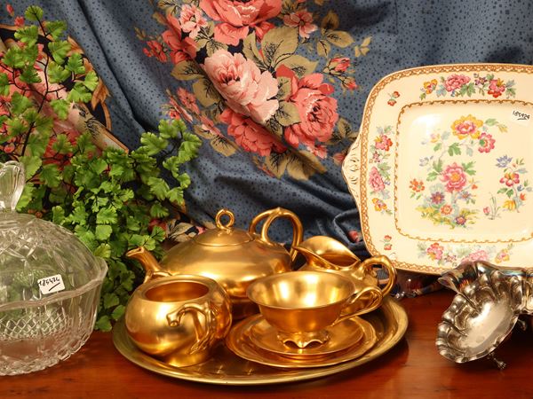 Miscellanea di accessori per la tavola