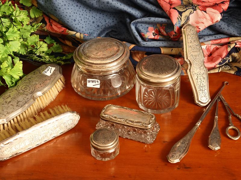 Due set da toilette in argento