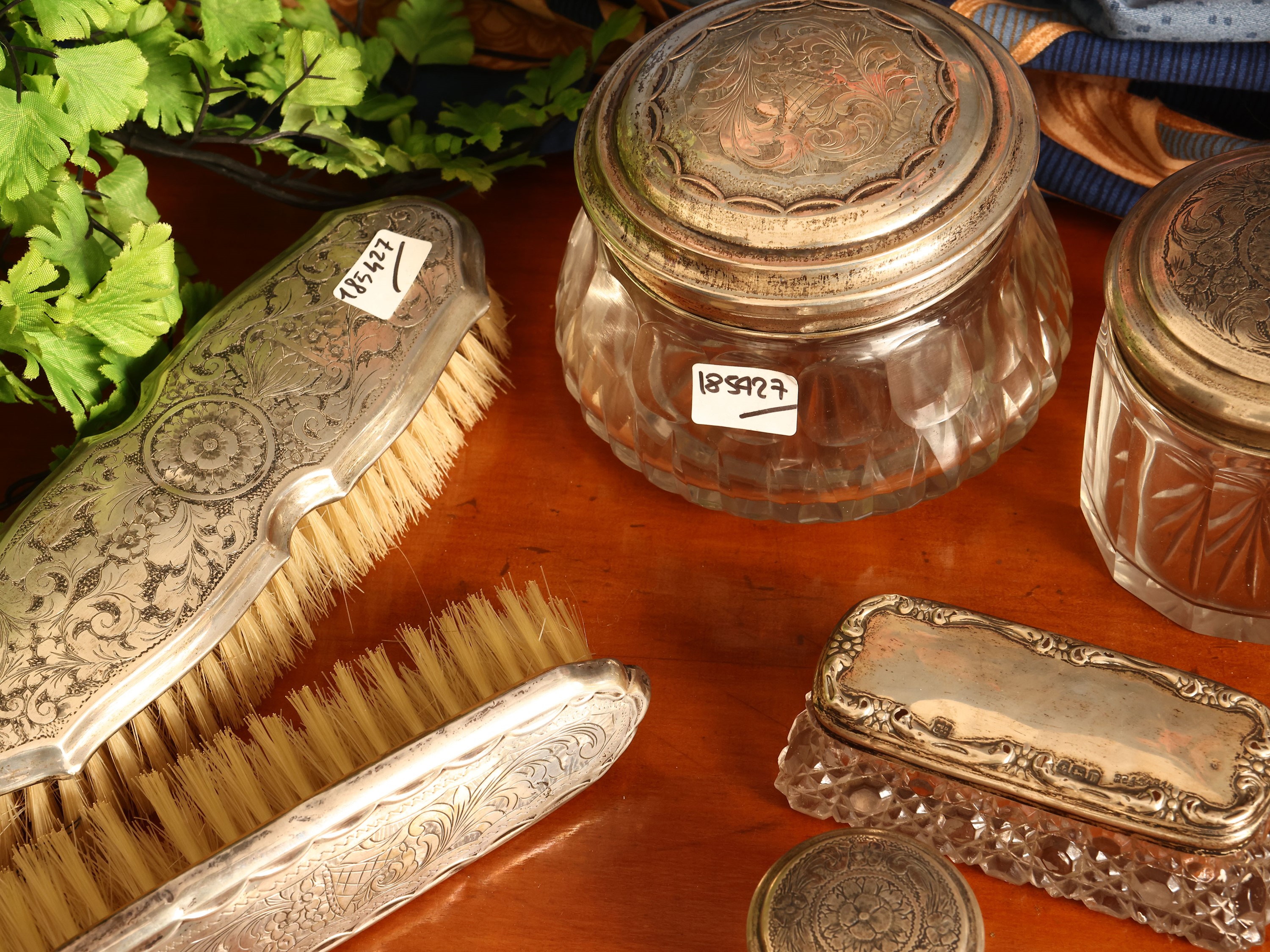 Due set da toilette in argento