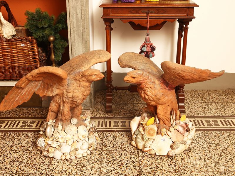 Coppia di grandi aquile in terracotta