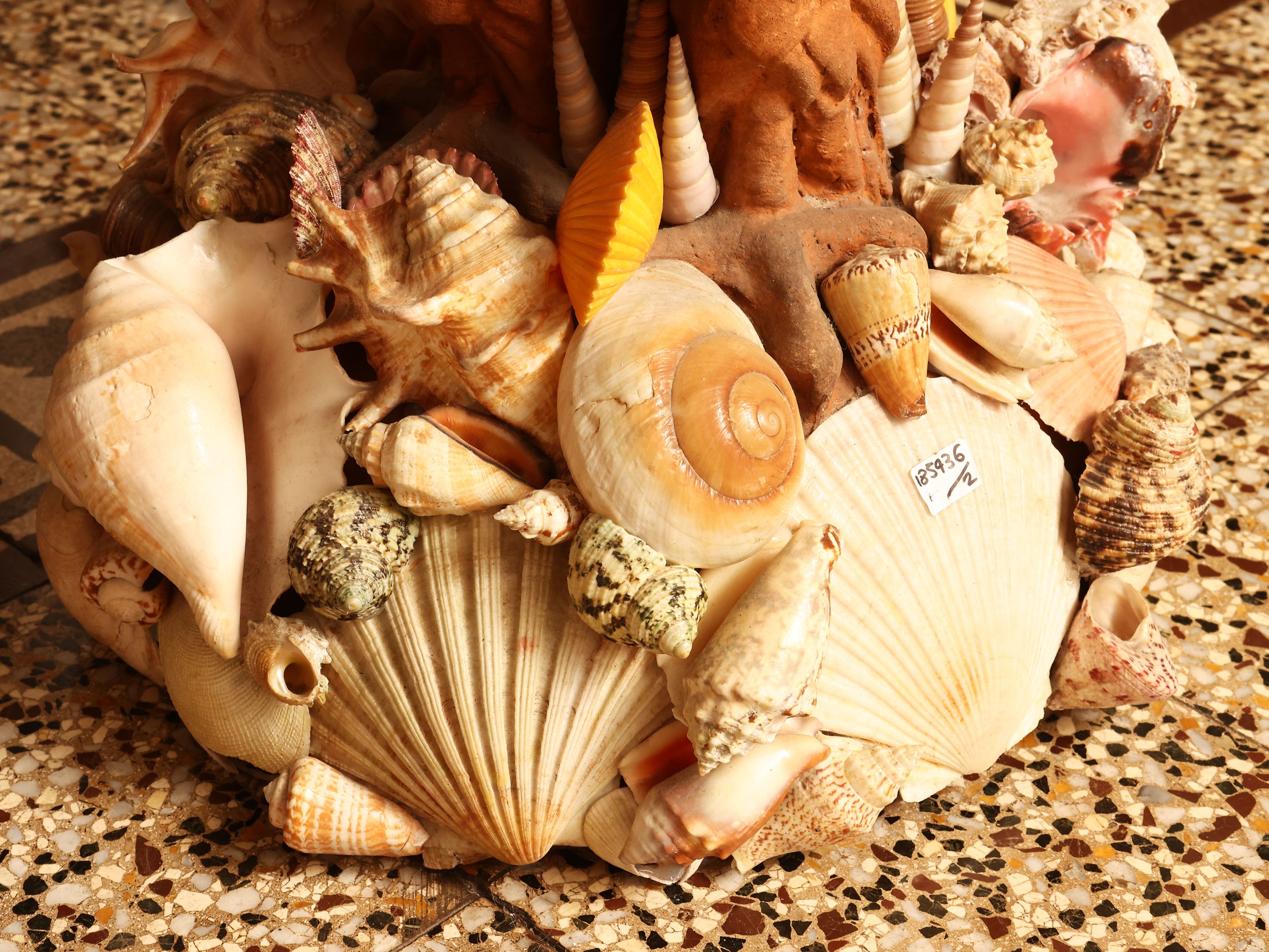 Coppia di grandi aquile in terracotta