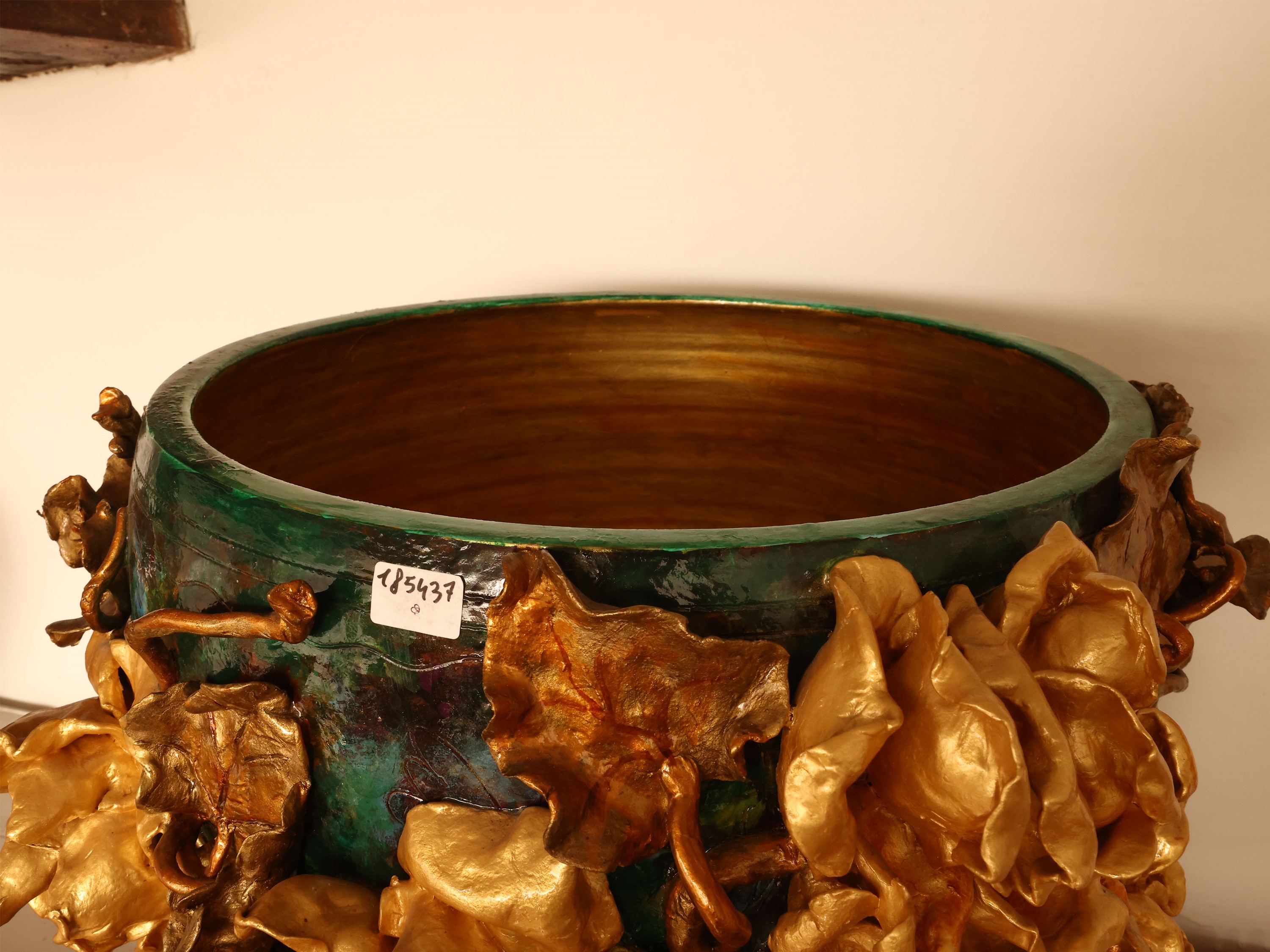 Cachepot in ceramica smaltata verde smeraldo con decorazione floreale