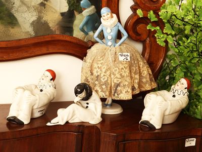 Quattro figure da collezione in porcellana raffiguranti Pierrot, inizio del XX secolo