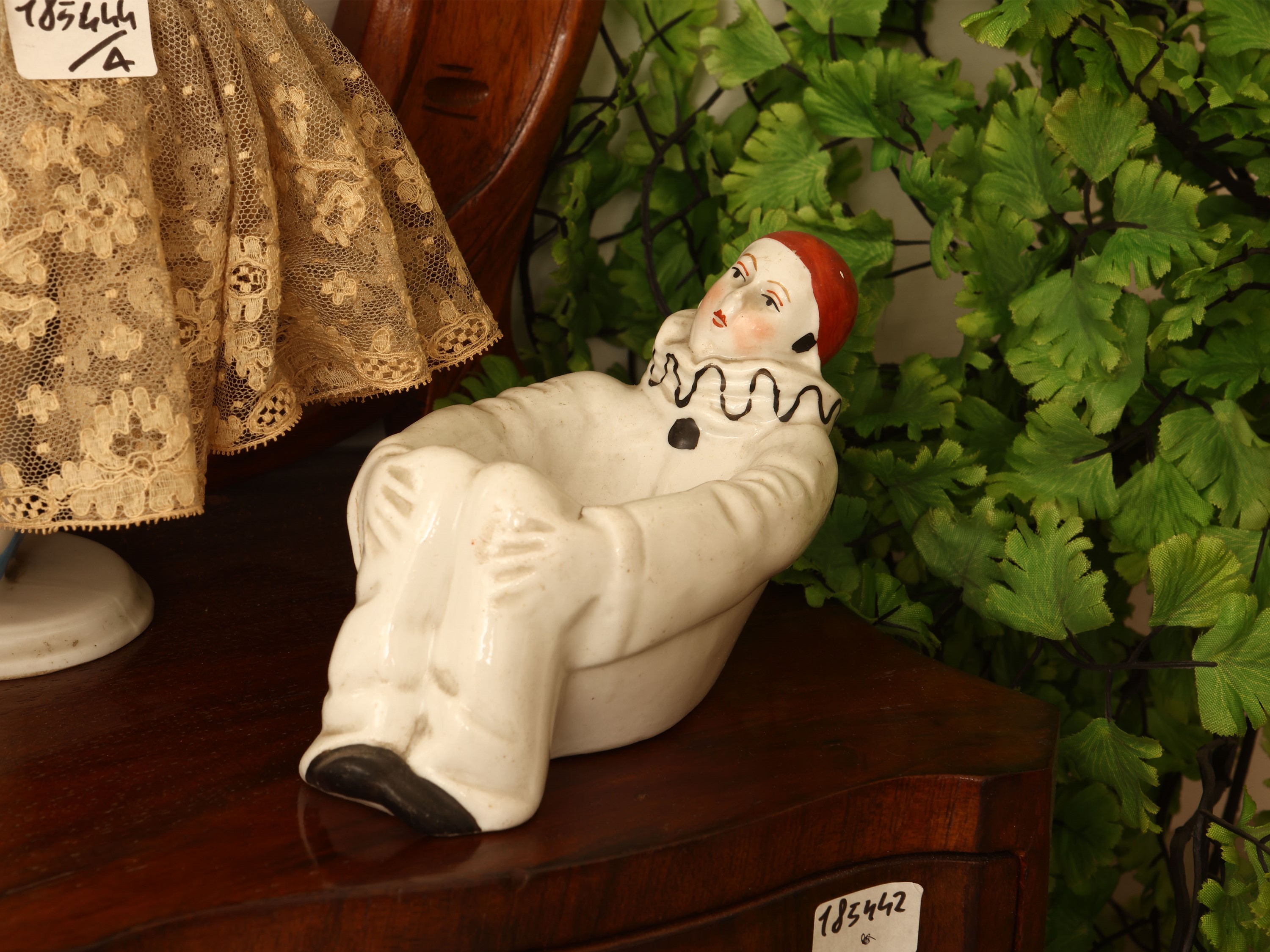 Quattro figure da collezione in porcellana raffiguranti Pierrot, inizio del XX secolo
