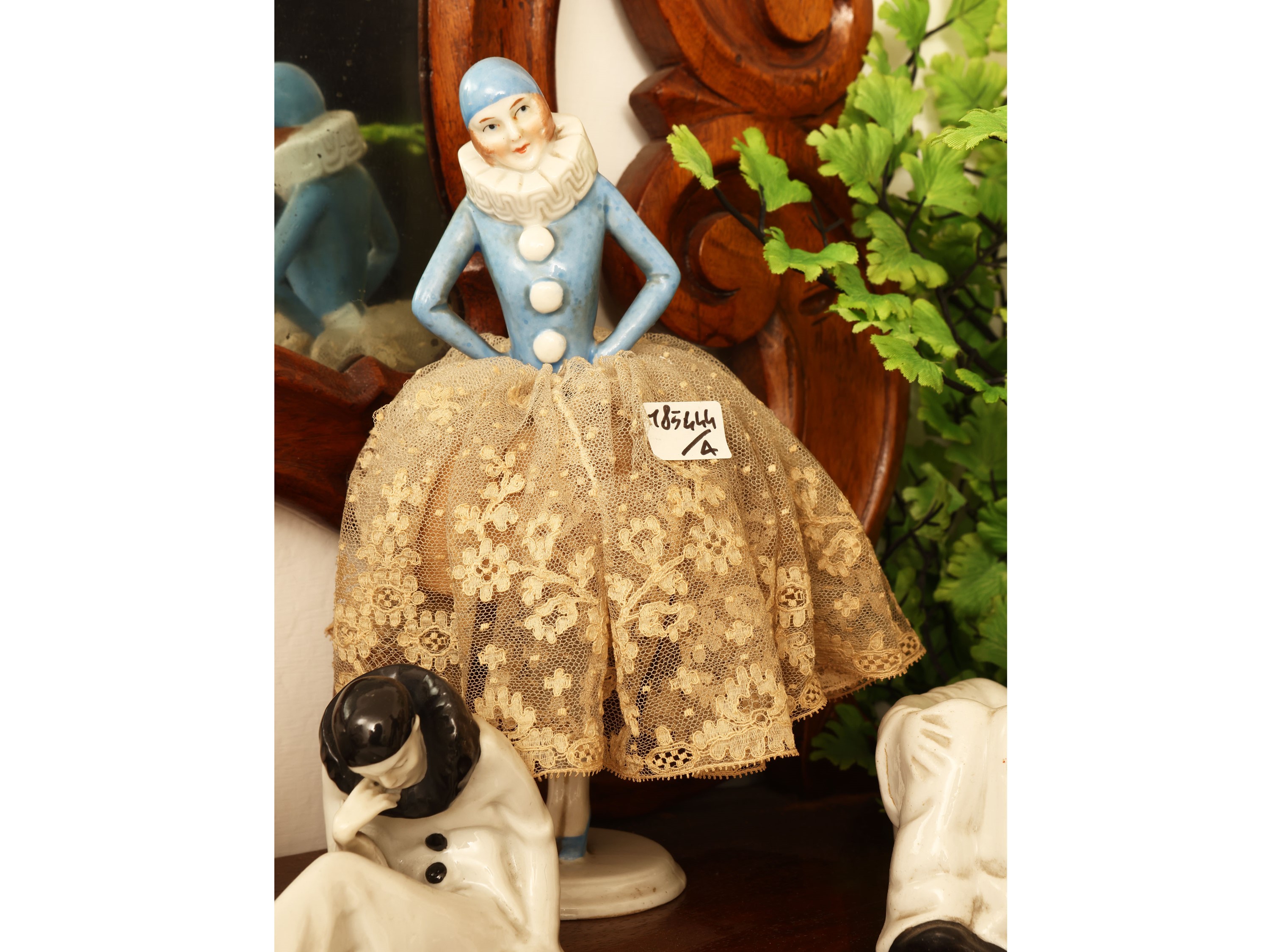Quattro figure da collezione in porcellana raffiguranti Pierrot, inizio del XX secolo