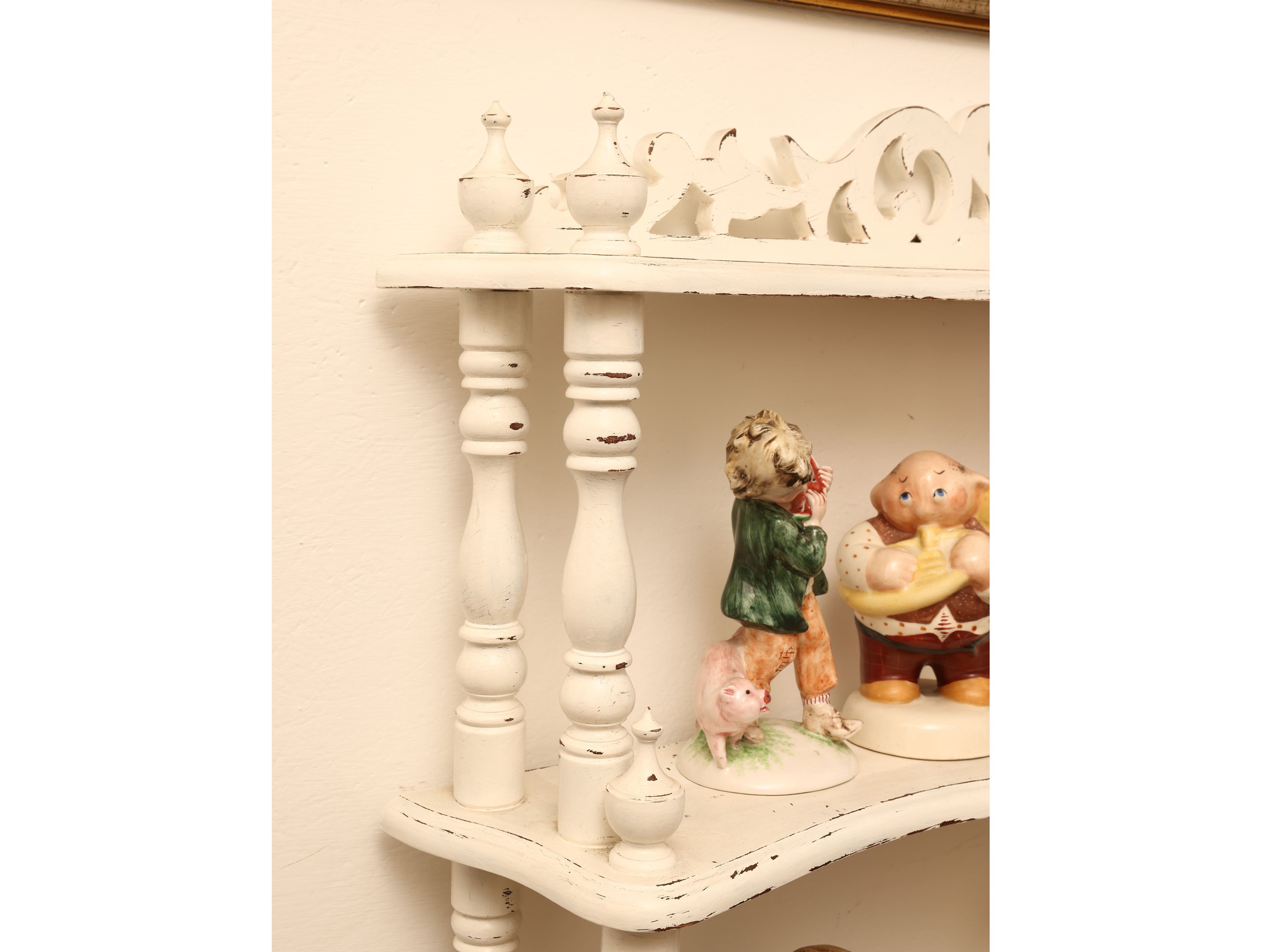 Etagere in legno laccato bianco