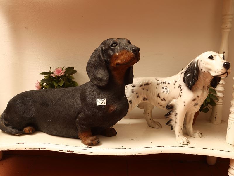 Due gruppi animalier: Bassotto in sandicast e Setter inglese in ceramica Ronzan