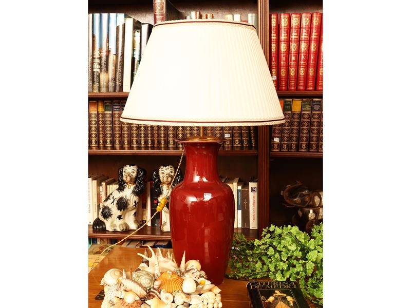 Grande vaso in porcellana color sangue di bue