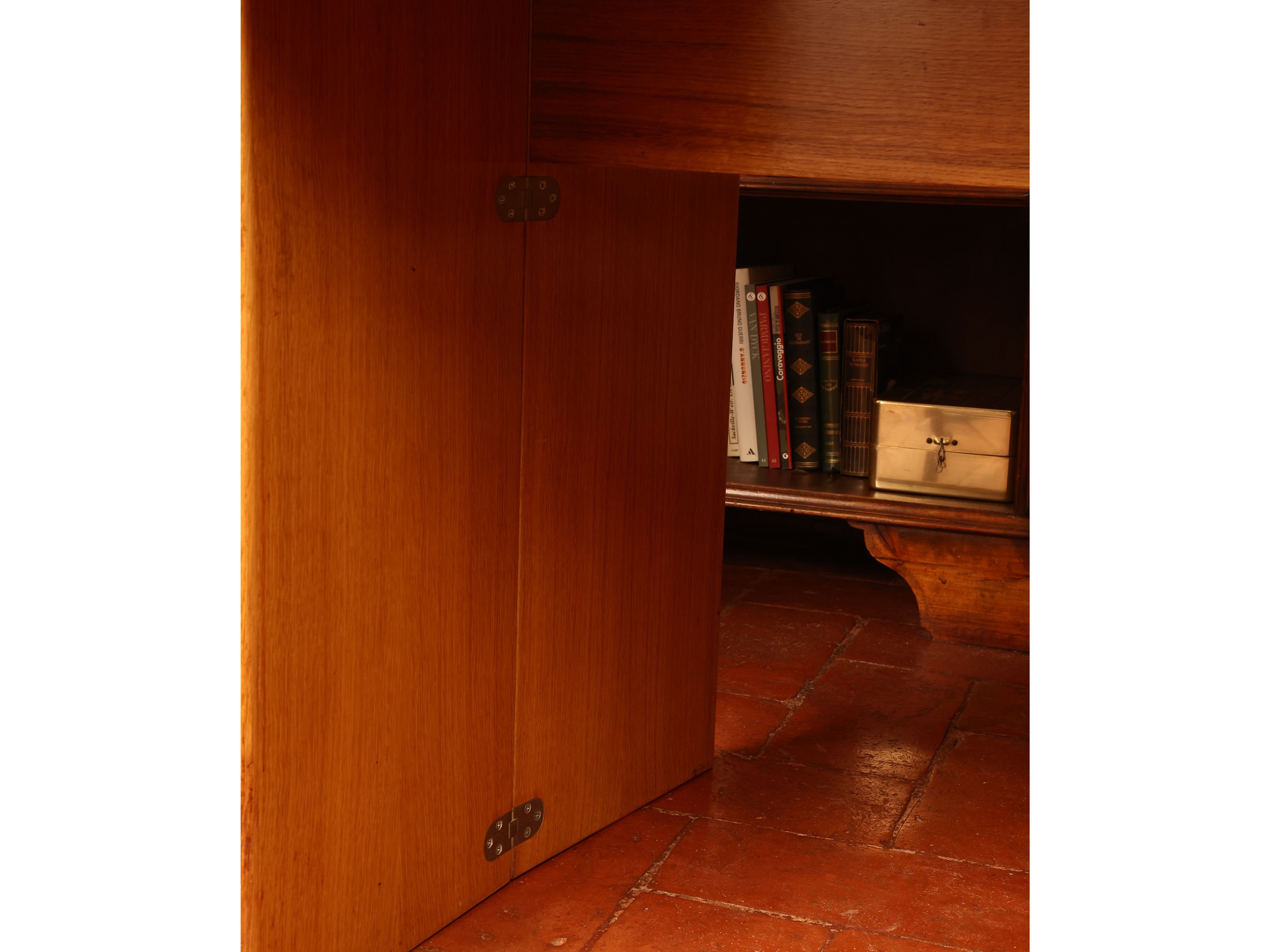 Console scrivania in satinwood, piano a libro, h 75 x 150 x 90 cm