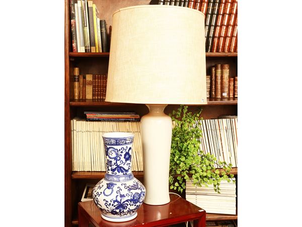 Grande lume in ceramica smaltata bianca