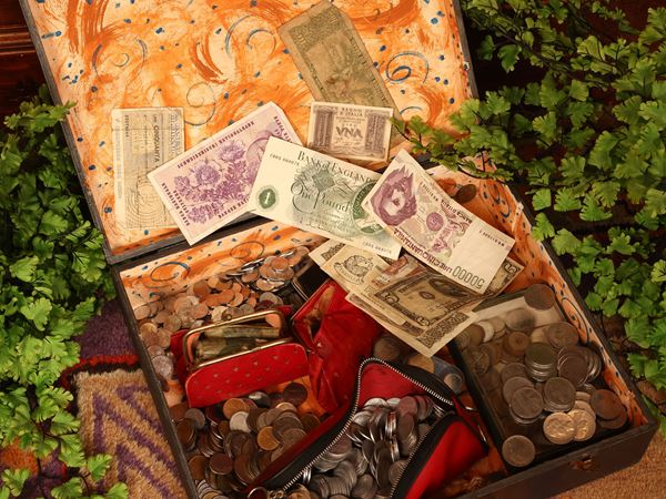 Grande collezione di monete e banconote