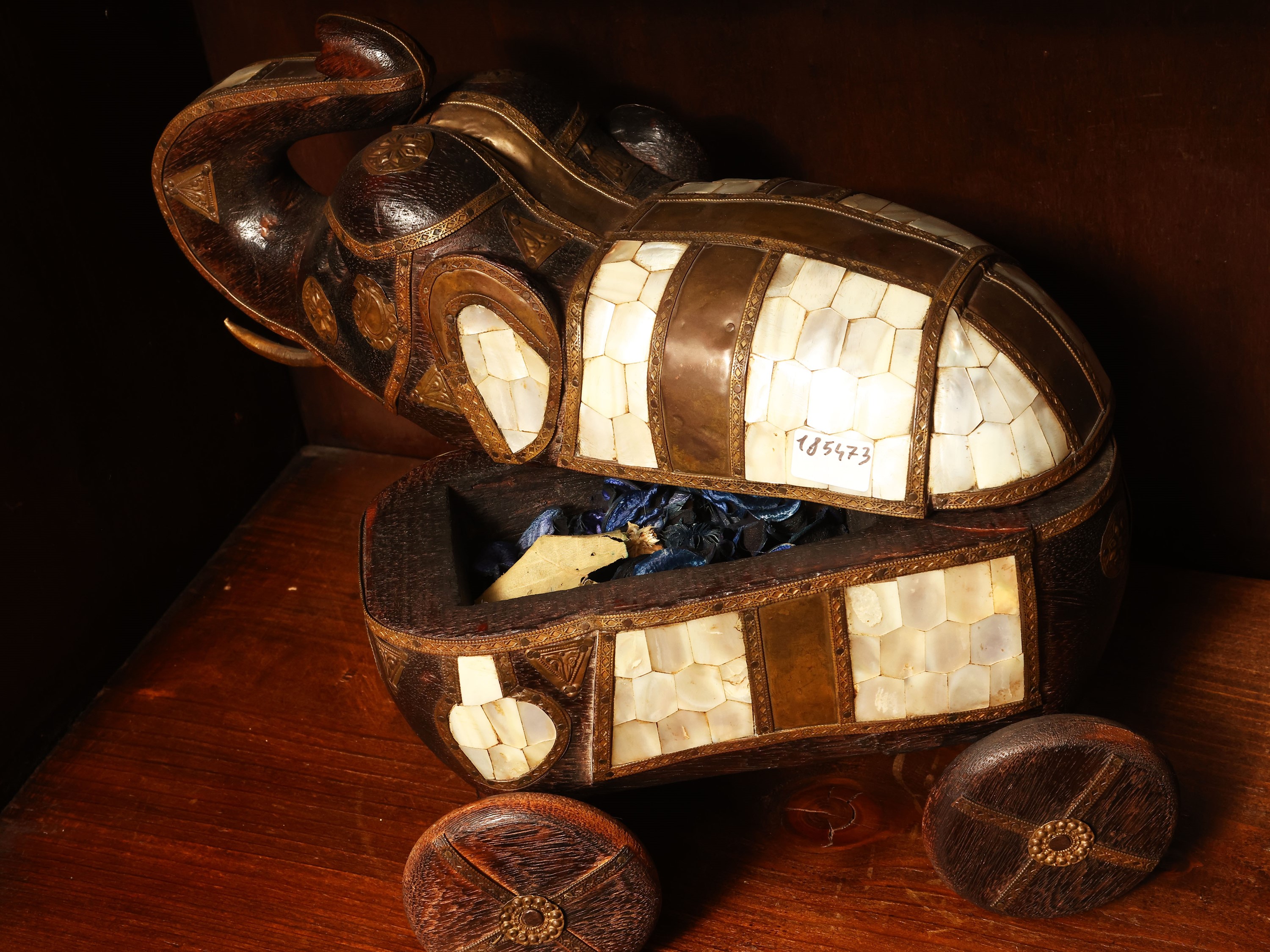 Scatola in legno e madreperla, Manifattura orientale