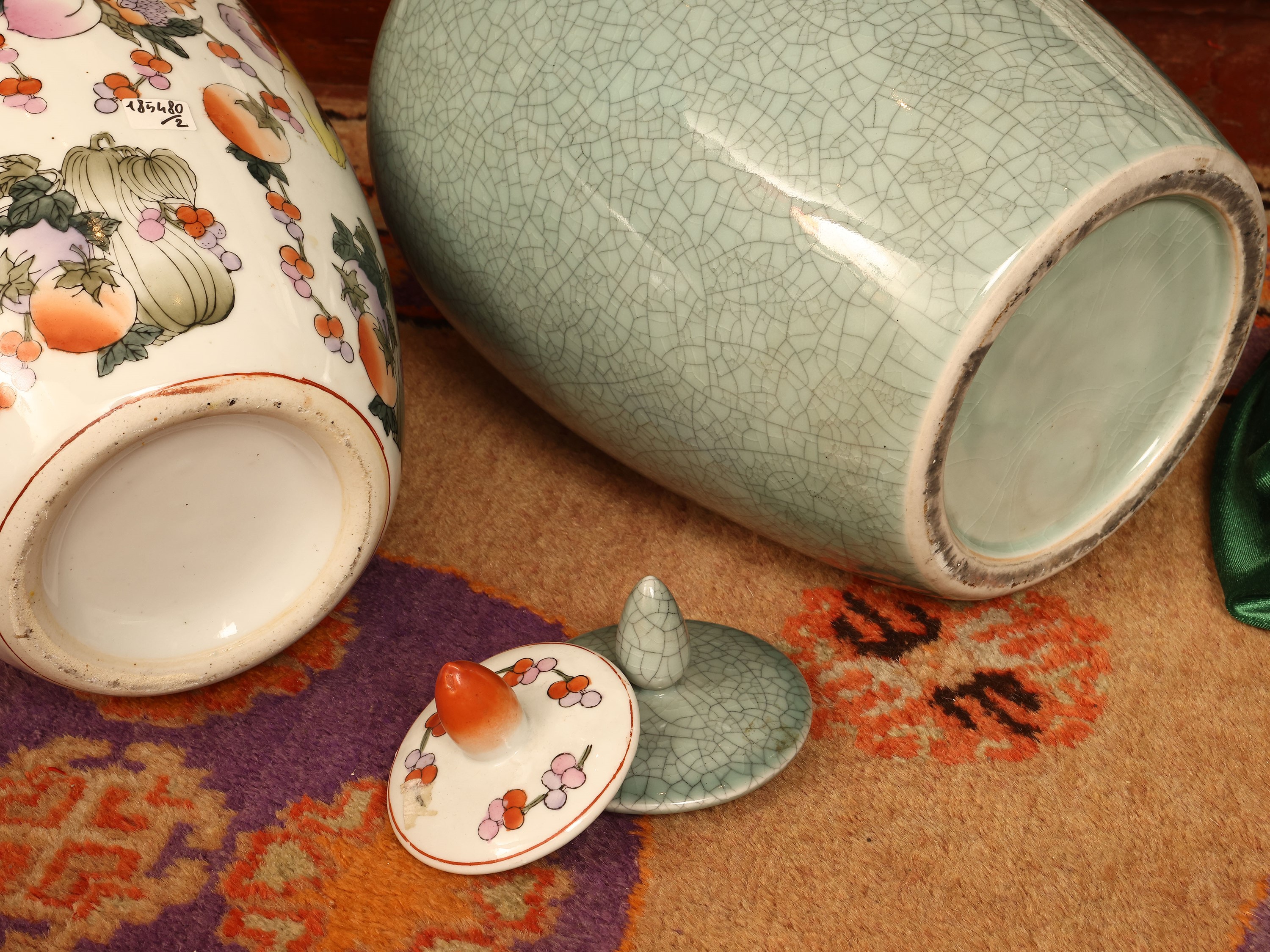 Due potiches da zenzero in ceramica e porcellana