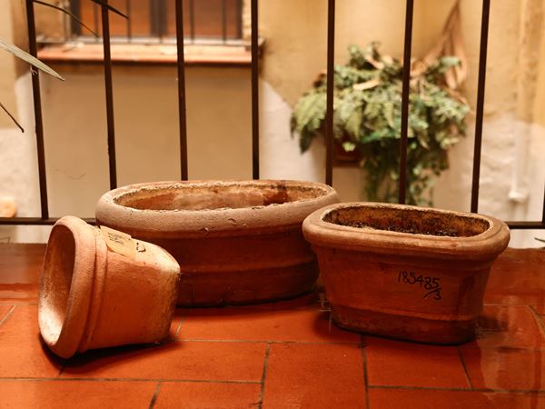 Tre vasi in terracotta di Galestro  - Asta Stravaganze fiorentine: tra fiaba e collezionismo - Maison Bibelot - Casa d'Aste Firenze - Milano