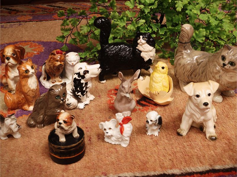 Collezione di gatti e cani, ceramica e porcellana
