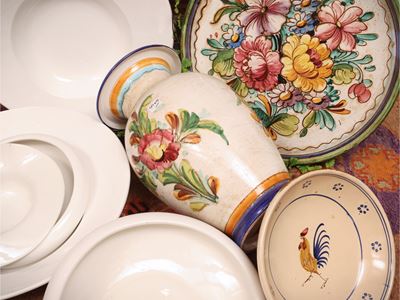 Assortimento di ceramiche decorative