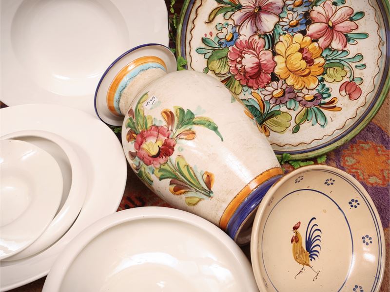 Assortimento di ceramiche decorative