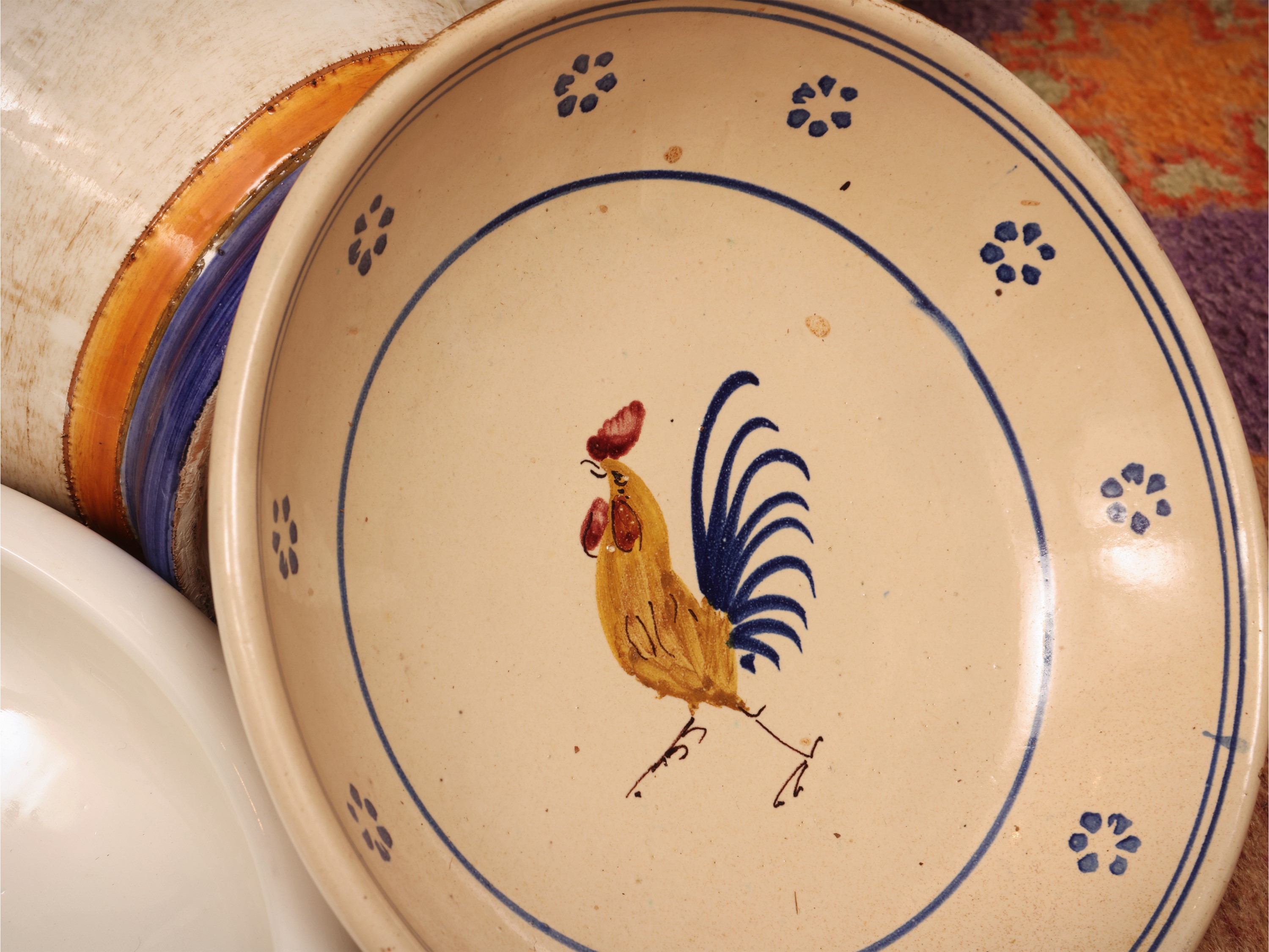 Assortimento di ceramiche decorative