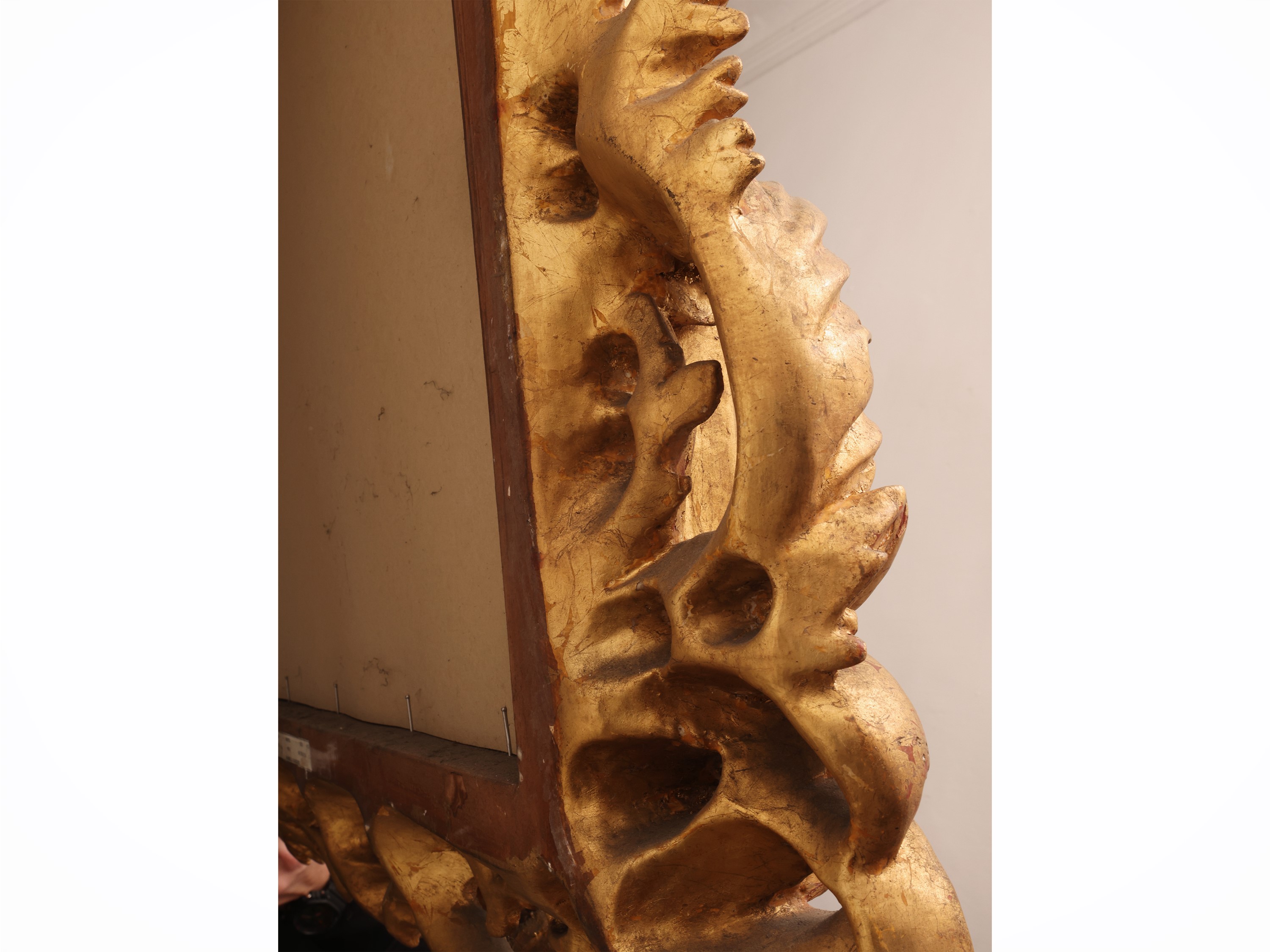 Specchiera con cornice in legno e pastiglia dorata, cm 110x82