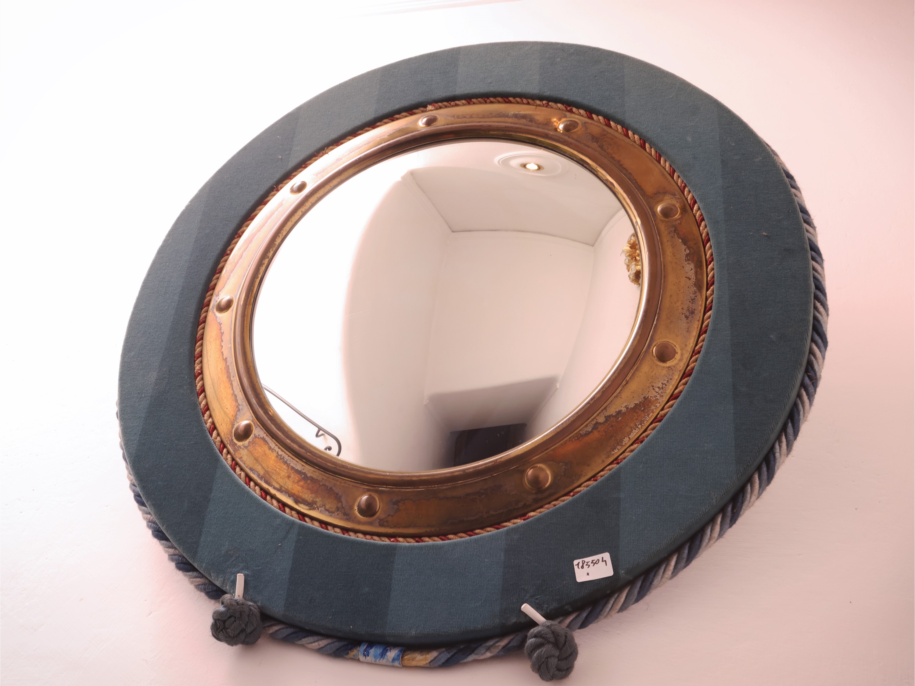 Specchio convesso, cornice rivestita in tessuto azzurro con passamaneria