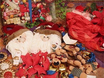 Decorazioni natalizie, vari materiali e tecniche