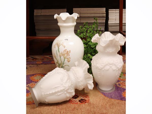 Coppia di vasi in vetro opaline bianco