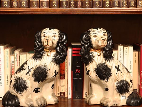 Coppia di figure in terraglia inglese
