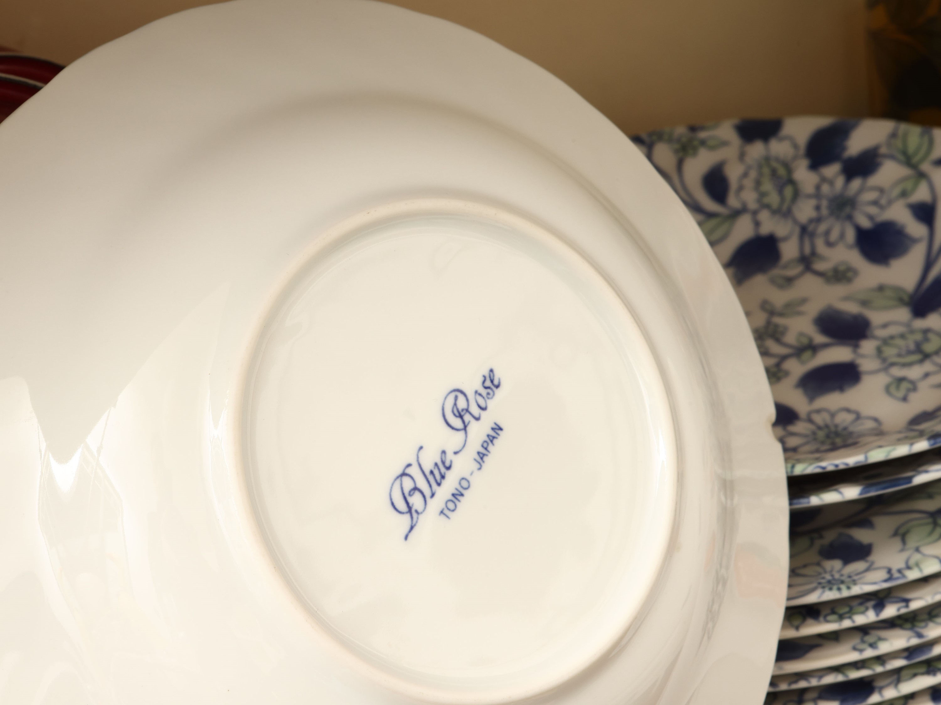 Set per pranzi all'aperto, composto da bicchieri in vetro dipinti e servizio di posate