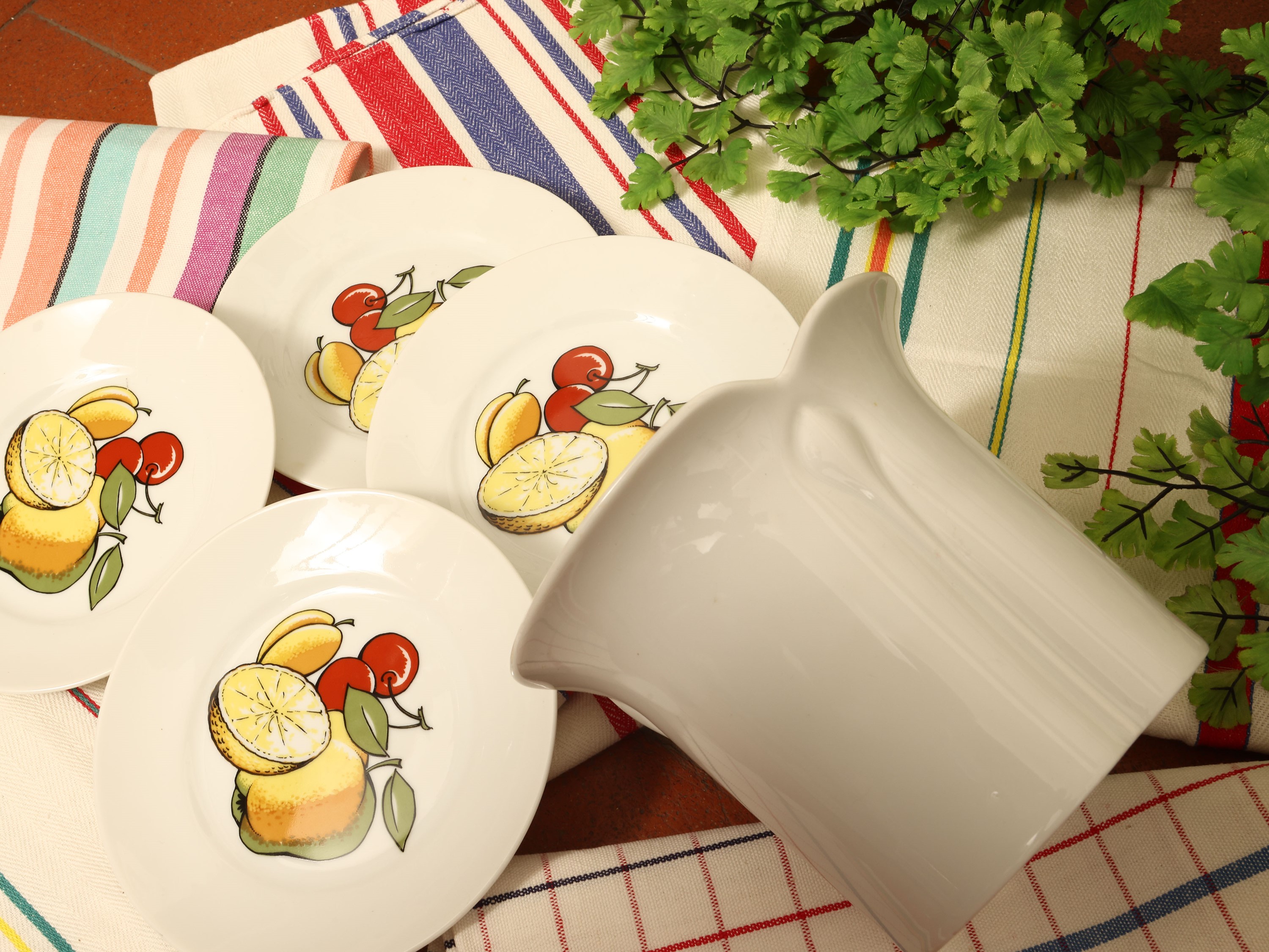 Miscellanea di accessori per la tavola, servizio da frutta Richard Ginori e set di bicchieri in v...