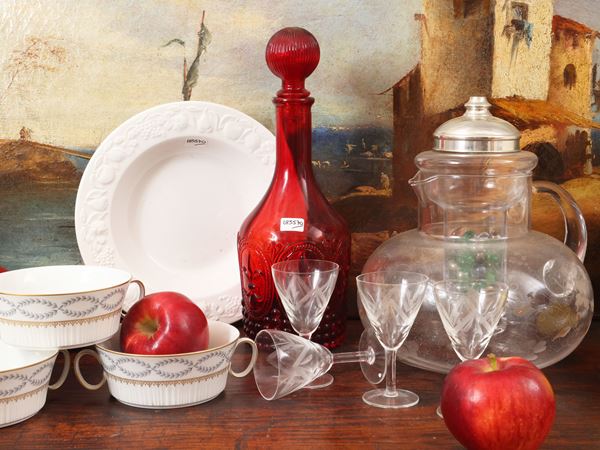 Miscellanea di accessori per la tavola