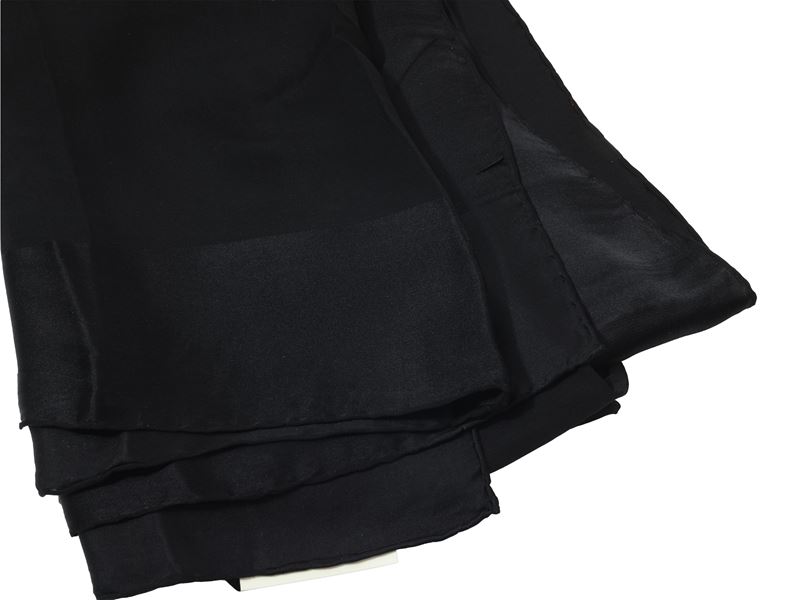 Foulard in chiffon di seta nera, dimensioni 125x160 cm