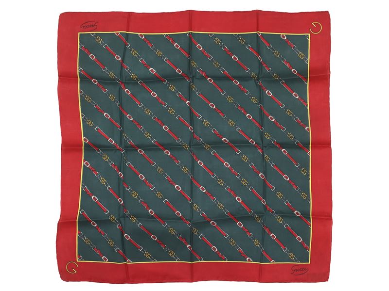 Gucci, Foulard in seta con motivo di cinture su fondo blu e cornice rossa